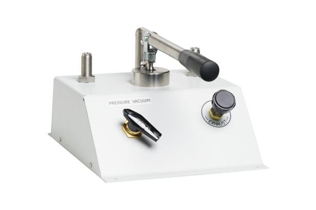 Fluke Pneumatic Test Pump, Vacuum to 2 MPA (300 PSI) (item no. 4185651)
